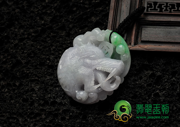 糯冰种春带彩缅甸翡翠王者之风挂件