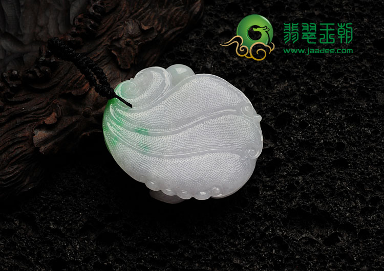 糯冰种春带彩缅甸翡翠王者之风挂件