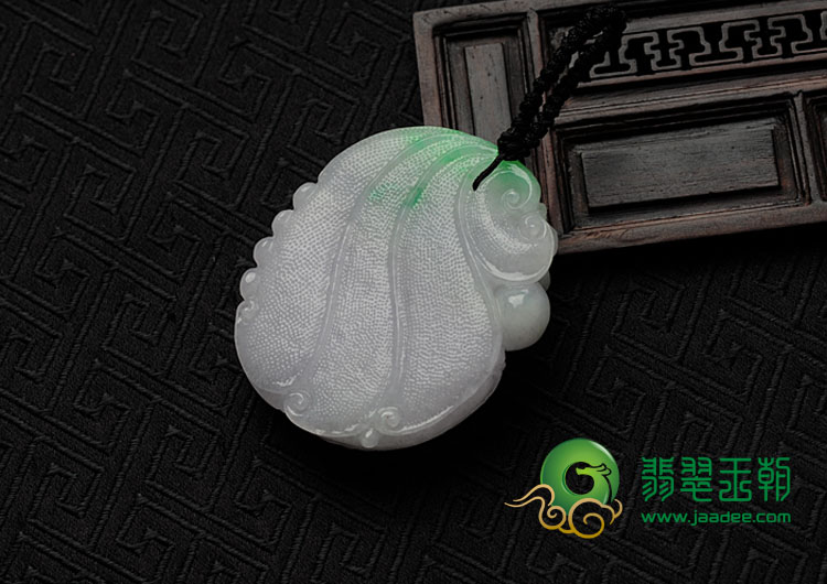 糯冰种春带彩缅甸翡翠王者之风挂件