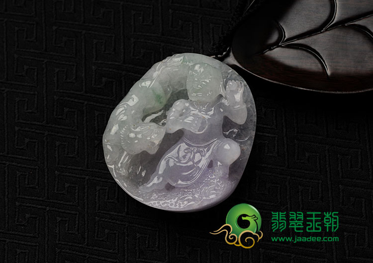 糯冰种春带彩缅甸翡翠伏虎罗汉挂件