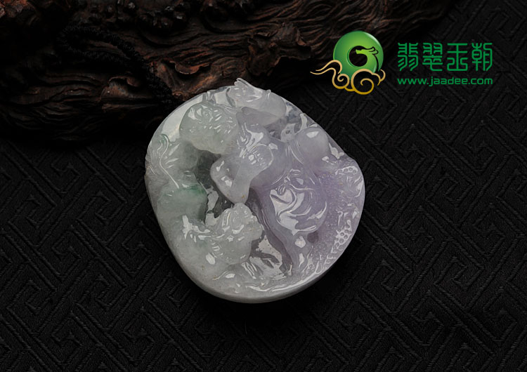 糯冰种春带彩缅甸翡翠伏虎罗汉挂件