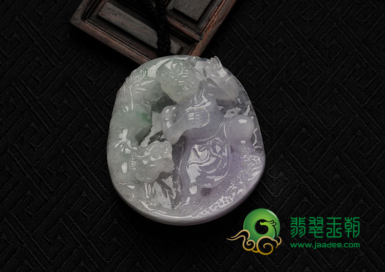 糯冰种春带彩缅甸翡翠伏虎罗汉挂件
