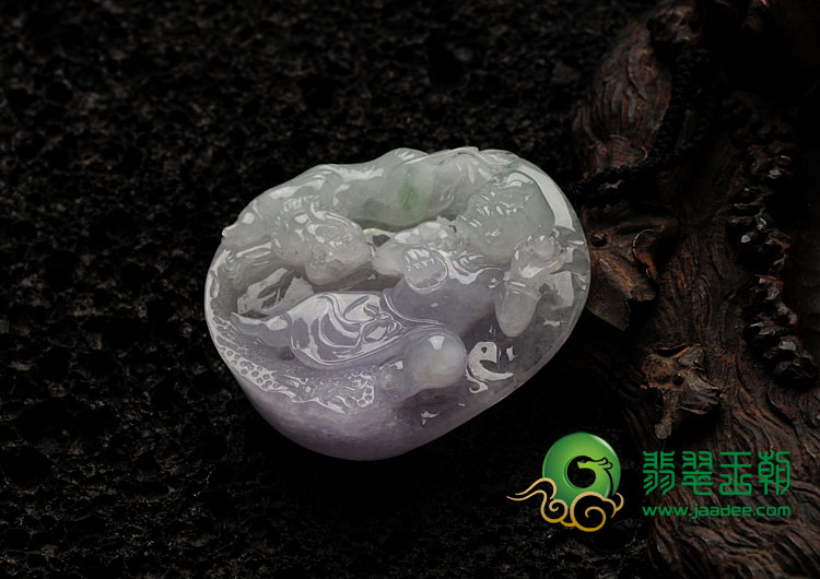 糯冰种春带彩缅甸翡翠伏虎罗汉挂件