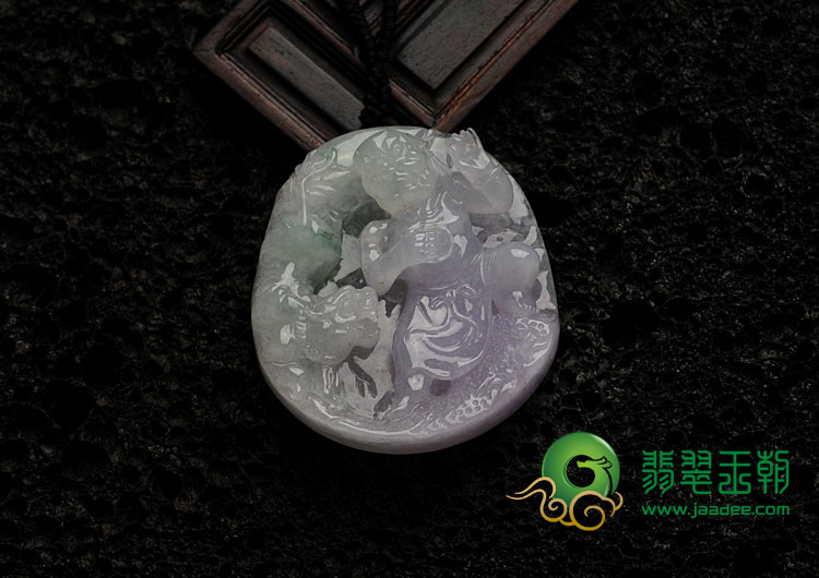 糯冰种春带彩缅甸翡翠伏虎罗汉挂件