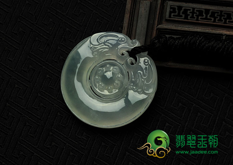 冰种晴水缅甸翡翠双龙戏珠挂件