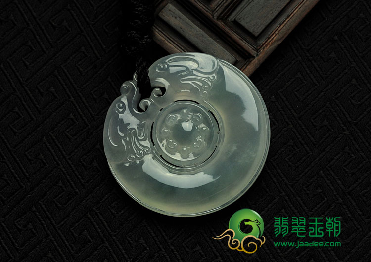 冰种晴水缅甸翡翠双龙戏珠挂件