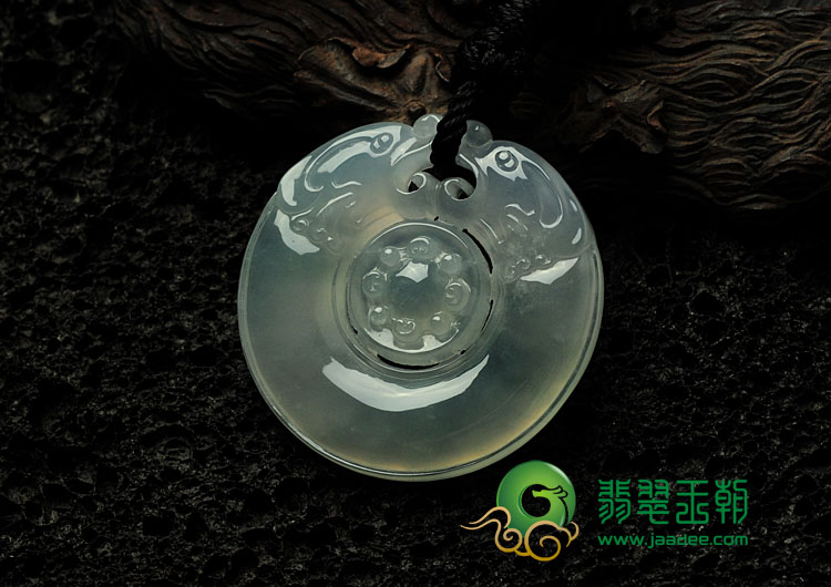 冰种晴水缅甸翡翠双龙戏珠挂件