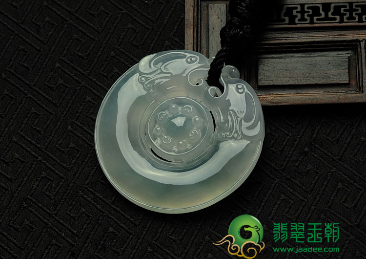 冰种晴水缅甸翡翠双龙戏珠挂件