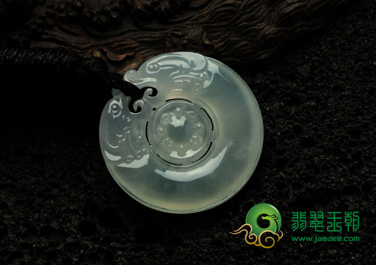 冰种晴水缅甸翡翠双龙戏珠挂件