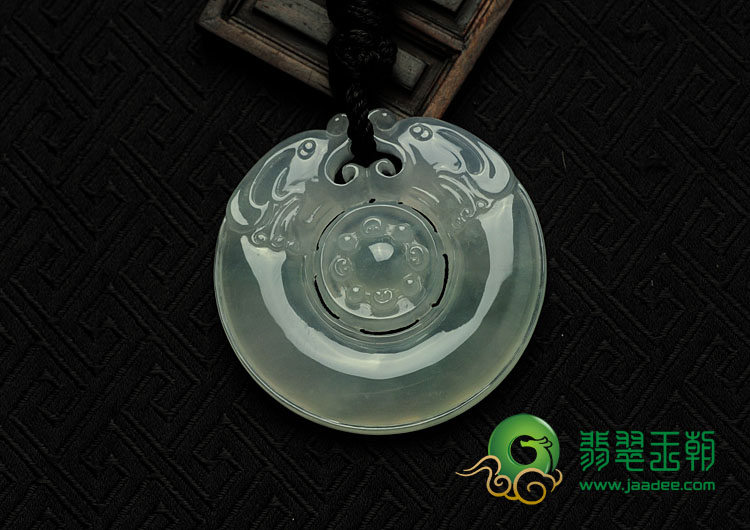 冰种晴水缅甸翡翠双龙戏珠挂件