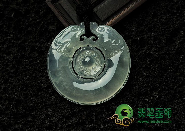 冰玻种晴水缅甸翡翠双龙戏珠挂件