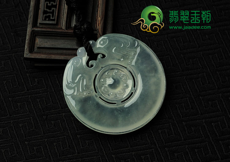 冰玻种晴水缅甸翡翠双龙戏珠挂件