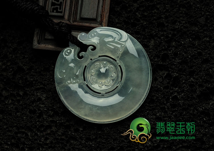 冰玻种晴水缅甸翡翠双龙戏珠挂件