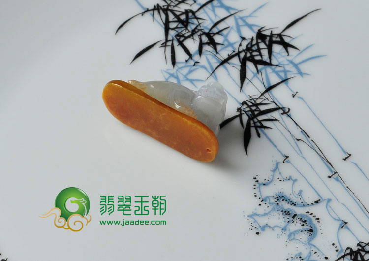糯冰种黄翡缅甸翡翠貔貅挂件