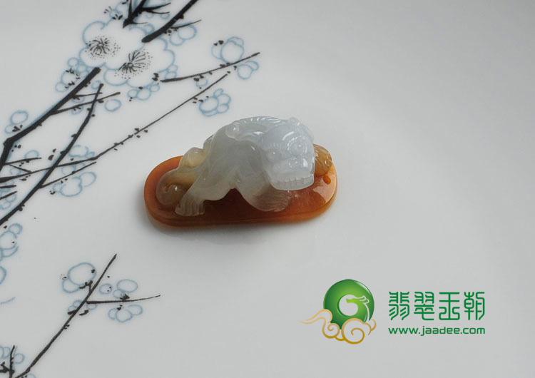 糯冰种黄翡缅甸翡翠貔貅挂件