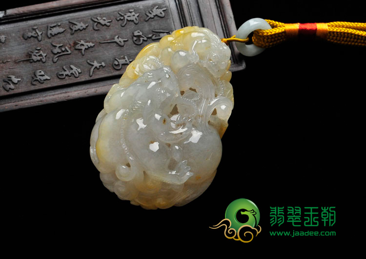 糯冰种淡黄翡缅甸翡翠“子母貔貅”手玩件
