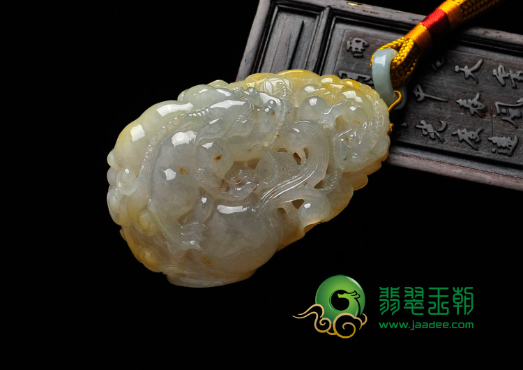糯冰种淡黄翡缅甸翡翠“子母貔貅”手玩件