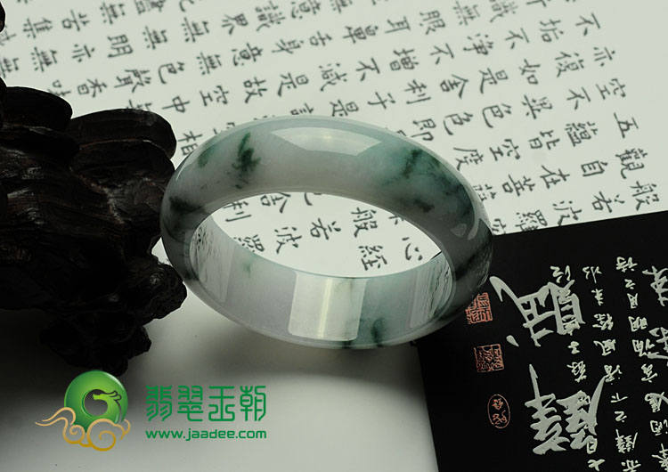 糯冰种飘花缅甸翡翠手镯（56.4）