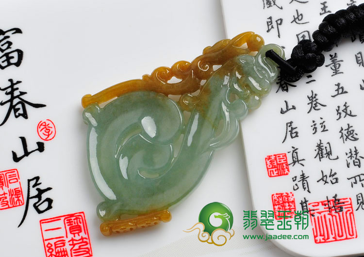 冰种褐黄翡缅甸翡翠龙牌挂件（一对）