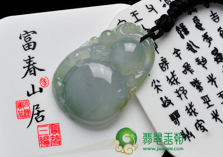 冰种晴水略带黄翡缅甸翡翠双龙戏珠挂件