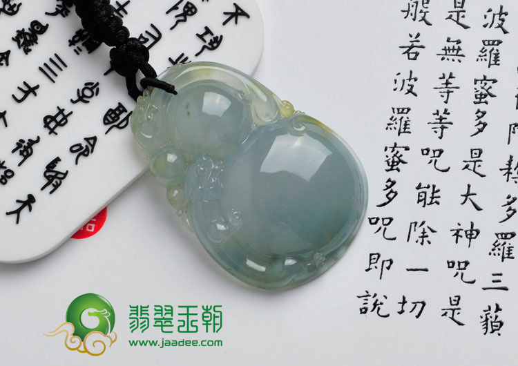 冰种晴水略带黄翡缅甸翡翠双龙戏珠挂件