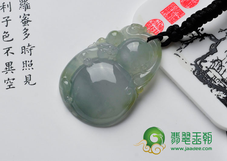冰种晴水略带黄翡缅甸翡翠双龙戏珠挂件