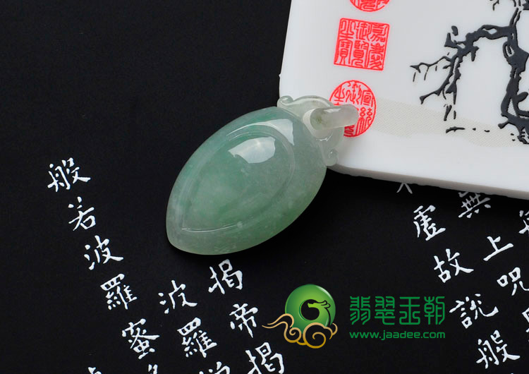 冰种晴水缅甸翡翠心心相映挂件