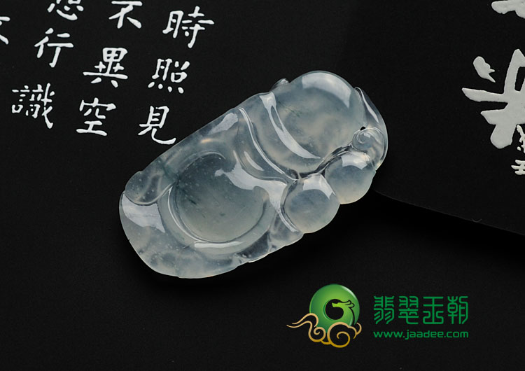 冰玻种飘花缅甸翡翠逍遥佛挂件