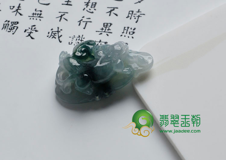 冰种飘花缅甸翡翠貔貅挂件