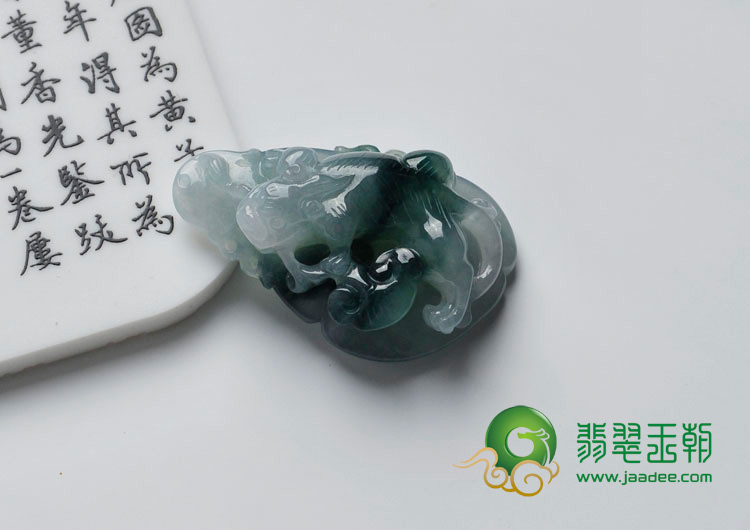 冰种飘花缅甸翡翠貔貅挂件