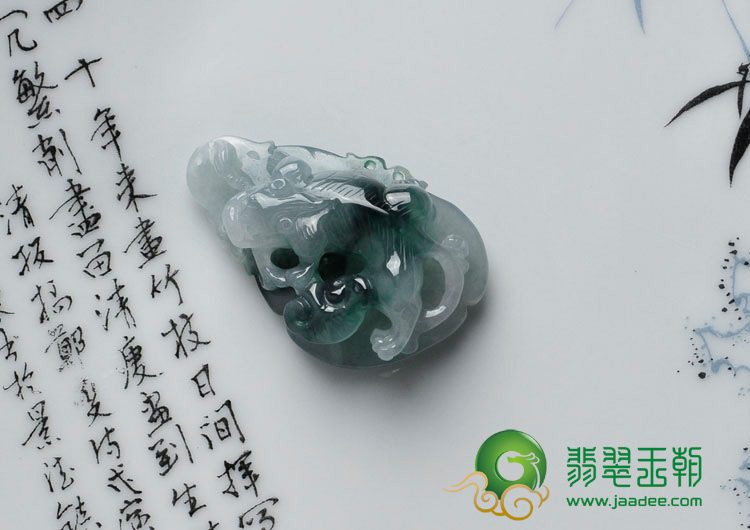 冰种飘花缅甸翡翠貔貅挂件