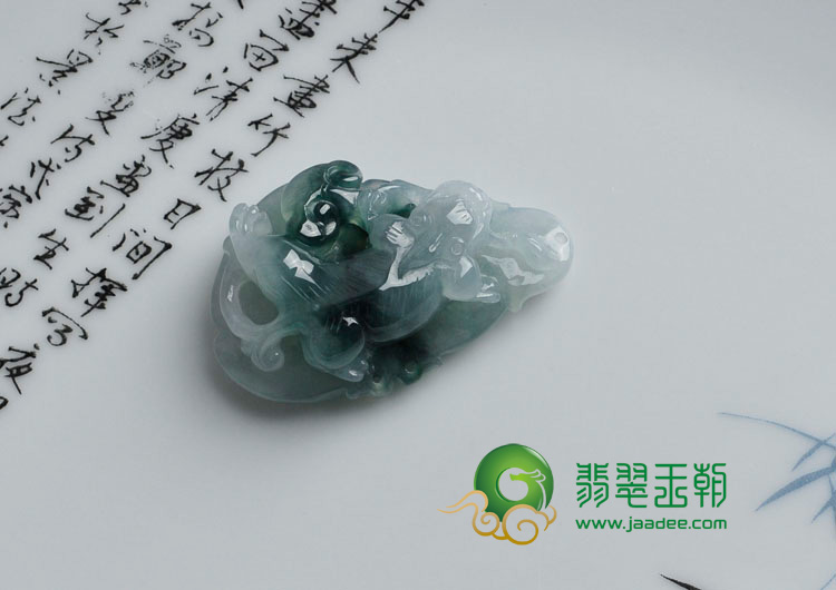 冰种飘花缅甸翡翠貔貅挂件