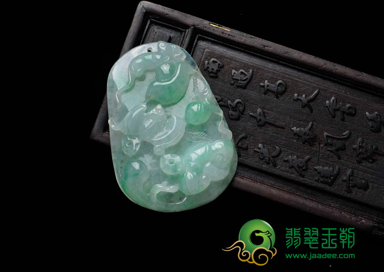 冰种飘翠缅甸翡翠鸟语花香挂件