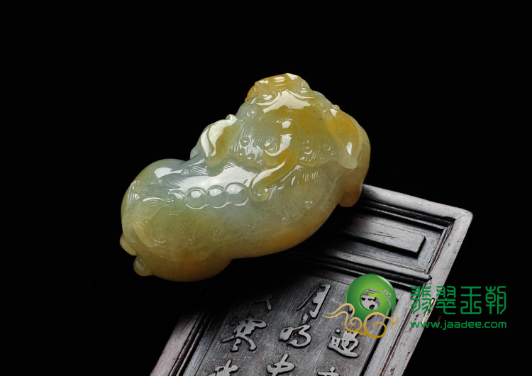 冰种黄翡缅甸翡翠貔貅挂件