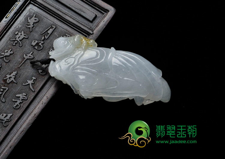 冰种略带黄翡缅甸翡翠长寿翁挂件