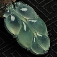 冰玻种淡晴水缅甸翡翠叶子挂件
