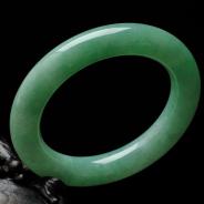 糯冰种豆绿缅甸翡翠手镯（61mm）