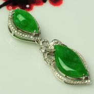 糯冰种正阳绿满绿缅甸翡翠镶白金胸坠