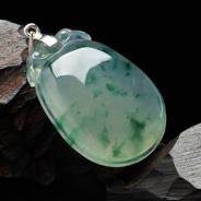 冰种飘花缅甸翡翠福瓜挂件