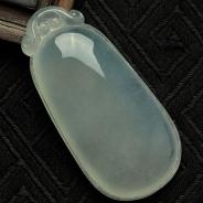 冰种淡晴水缅甸翡翠福瓜挂件