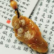 冰种黄翡缅甸翡翠金钱缠身手玩件