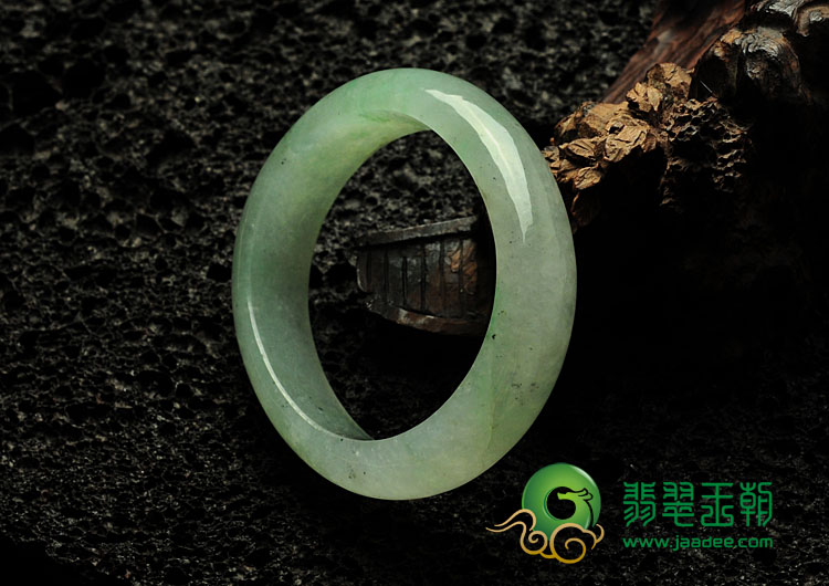冰种晴水缅甸翡翠贵妃镯（54.9mm-46.4mm ）