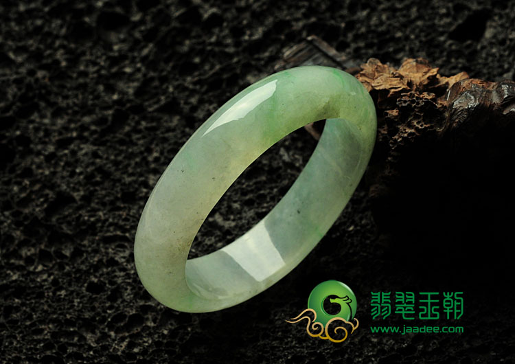 冰种晴水缅甸翡翠贵妃镯（54.9mm-46.4mm ）