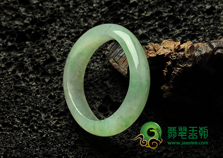 冰种晴水缅甸翡翠贵妃镯（54.9mm-46.4mm ）