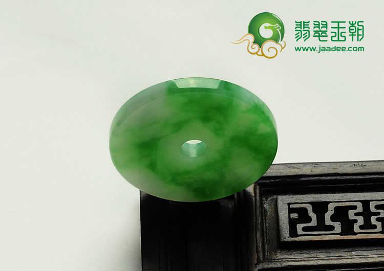 糯冰种瓜皮绿缅甸翡翠平安扣挂件