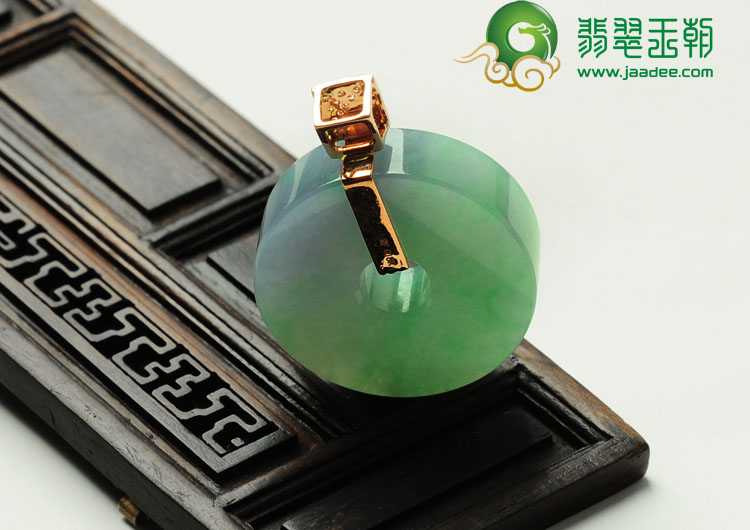 糯冰种春带彩缅甸翡翠平安扣挂件