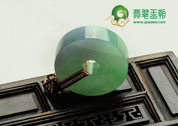 糯冰种春带彩缅甸翡翠平安扣挂件