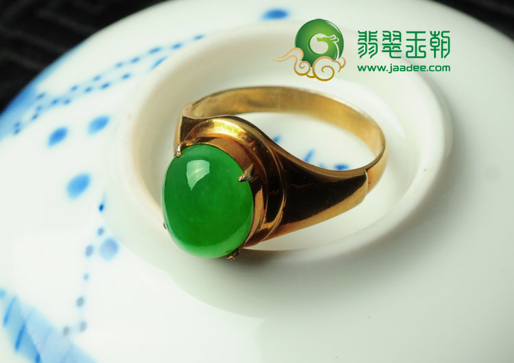 糯冰种翠色缅甸翡翠戒面