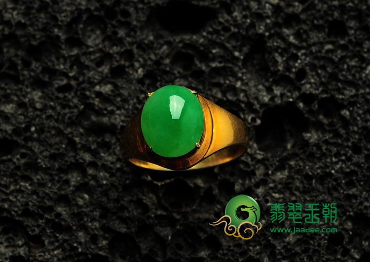 糯冰种翠色缅甸翡翠戒面