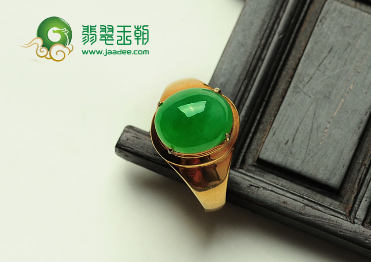 糯冰种翠色缅甸翡翠戒面